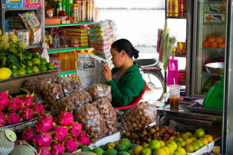 Người bán hàng tại tiệm